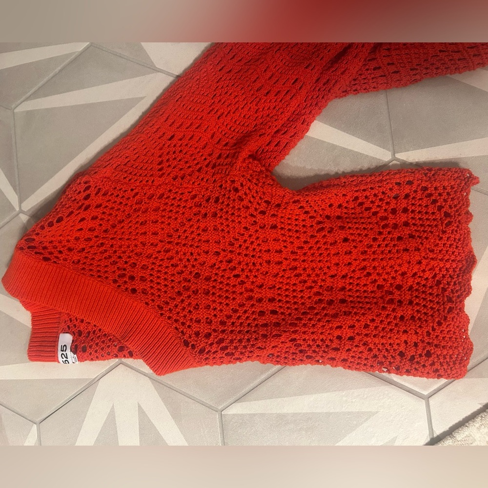 Crochet Open-Knit Cropped Cotten V-Neck Sweater - 525 Brand- Size Small